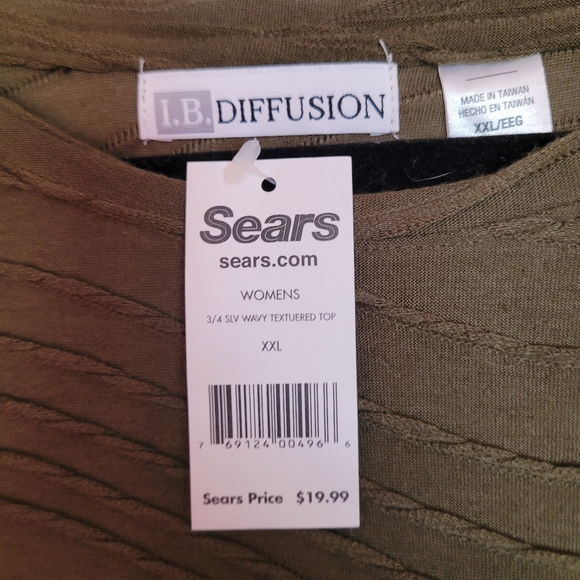 Ladies top - Picture 2 of 2